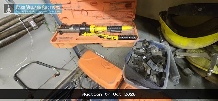 MANUAL HYDRAULIC CABLE LUG CRIMPING TOOL WITH ASSORTED CRIMPING DIES AND CARRY CASE